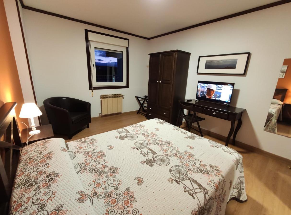Hostal-Restaurante Paris Forcarei Eksteriør billede