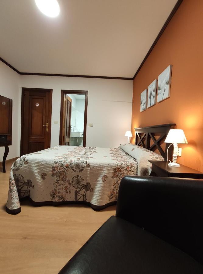 Hostal-Restaurante Paris Forcarei Eksteriør billede